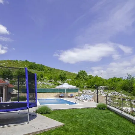 Charming Katja With Private Pool And Ac In Rooms, Near Split Omis
