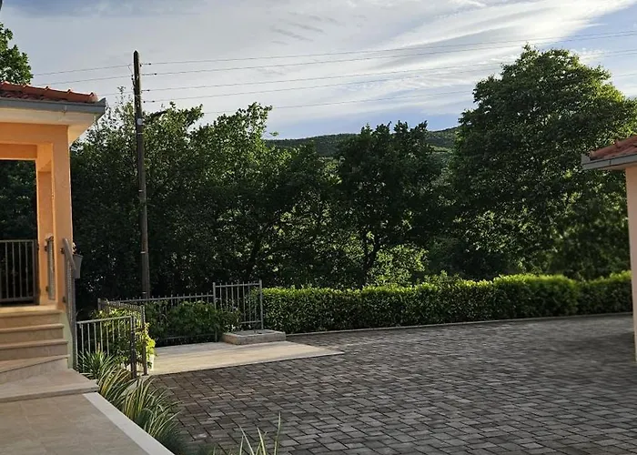 فيلة Charming Katja With Private Pool And Ac In Rooms, Near Split *
