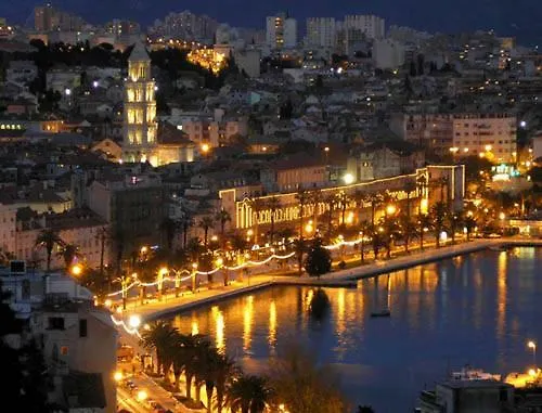 فيلة Charming Katja With Private Pool And Ac In Rooms, Near Split أوميس