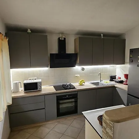 Вилла Charming Katja With Private Pool And Ac In Rooms, Near Split Омиш