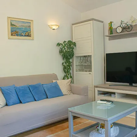 Charming Katja With Private Pool And Ac In Rooms, Near Split *