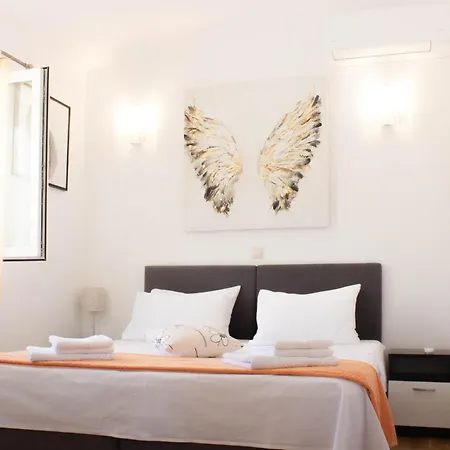 Charming Katja With Private Pool And Ac In Rooms, Near Split 오미스