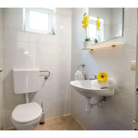 Charming Katja With Private Pool And Ac In Rooms, Near Split أوميس