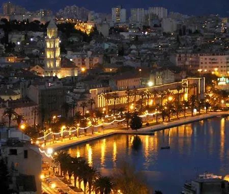 فيلة Charming Katja With Private Pool And Ac In Rooms, Near Split أوميس